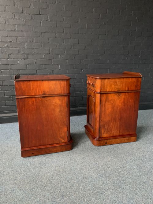 PAIR OF ANTIQUE VICTORIAN FLAME MAHOGANY BEDSIDE CABINETS - ADDITIONAL PHOTO 8