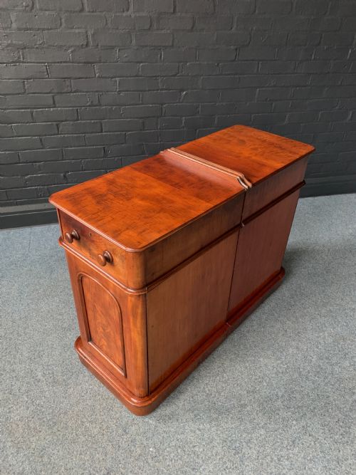 PAIR OF ANTIQUE VICTORIAN FLAME MAHOGANY BEDSIDE CABINETS - ADDITIONAL PHOTO 9
