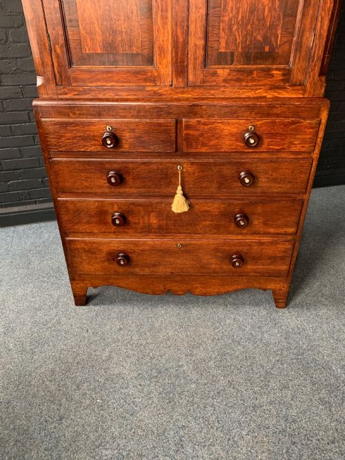 NINETEENTH CENTURY LINE INLAID OAK AND ROSEWOOD CROSSBANDED LINEN PRESS - ADDITIONAL PHOTO 13