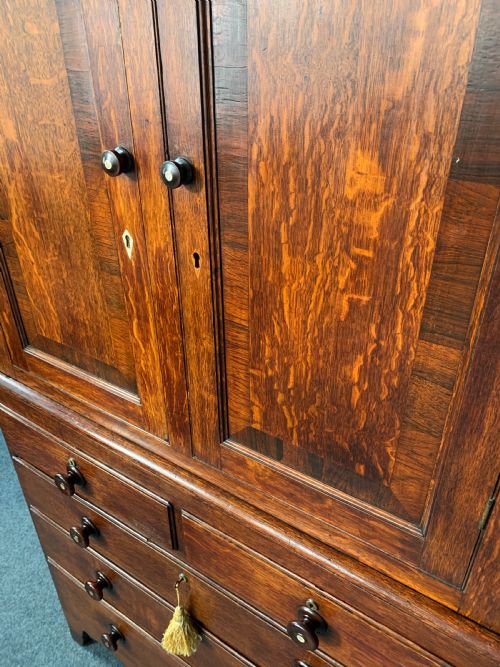 NINETEENTH CENTURY LINE INLAID OAK AND ROSEWOOD CROSSBANDED LINEN PRESS - ADDITIONAL PHOTO 17