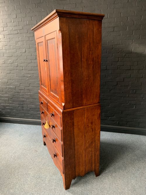 NINETEENTH CENTURY LINE INLAID OAK AND ROSEWOOD CROSSBANDED LINEN PRESS - ADDITIONAL PHOTO 18