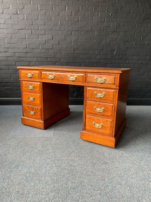 victorian oak pedestal writing desk - CATEGORY: ANTIQUE DESKS - DATED VICTORIAN