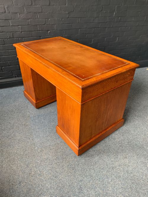 VICTORIAN OAK PEDESTAL WRITING DESK - ADDITIONAL PHOTO 7