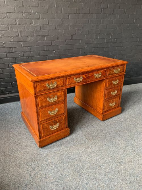 VICTORIAN OAK PEDESTAL WRITING DESK - ADDITIONAL PHOTO 4