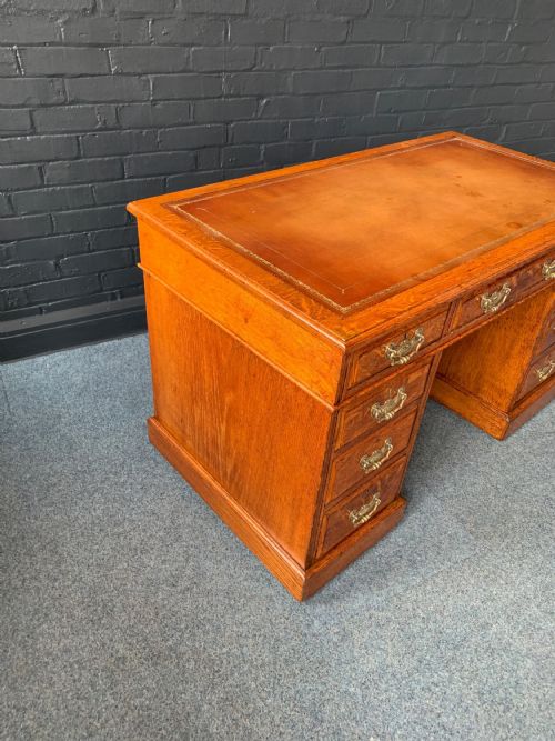 VICTORIAN OAK PEDESTAL WRITING DESK - ADDITIONAL PHOTO 5