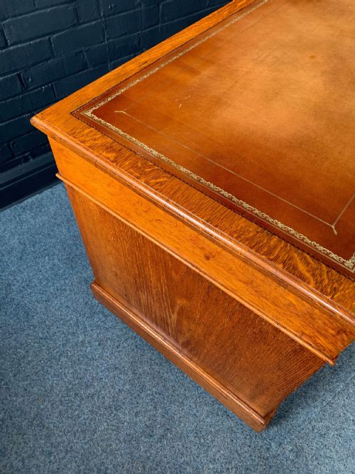 VICTORIAN OAK PEDESTAL WRITING DESK - ADDITIONAL PHOTO 6