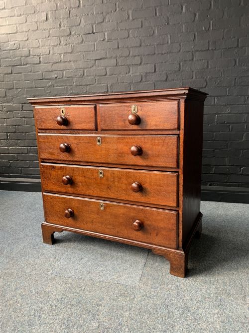early 18th century oak chest of drawers - CATEGORY: ANTIQUE CHEST OF DRAWERS - DATED 18TH CENTURY