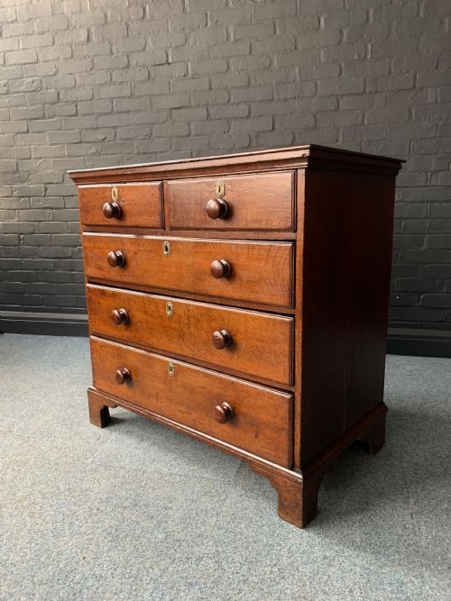 EARLY 18TH CENTURY OAK CHEST OF DRAWERS - ADDITIONAL PHOTO 2