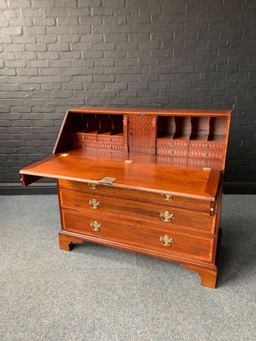 ATTRACTIVE 18TH MAHOGANY BUREAU - ADDITIONAL PHOTO 1