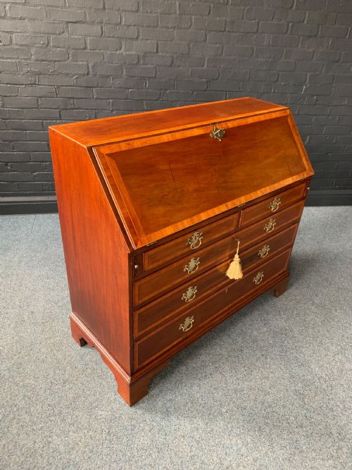 ATTRACTIVE 18TH MAHOGANY BUREAU - ADDITIONAL PHOTO 3