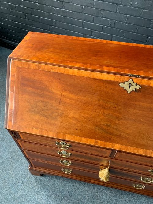 ATTRACTIVE 18TH MAHOGANY BUREAU - ADDITIONAL PHOTO 4