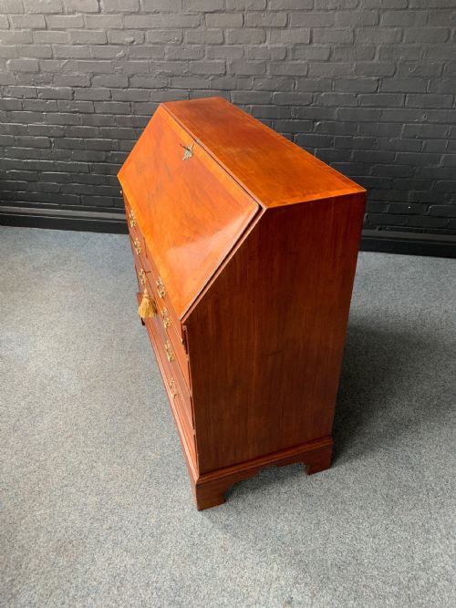 ATTRACTIVE 18TH MAHOGANY BUREAU - ADDITIONAL PHOTO 8
