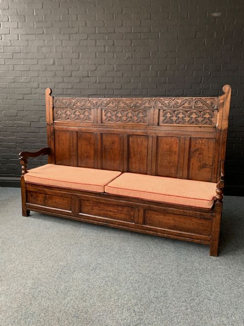 carved oak hall settle bench - CATEGORY: ANTIQUE FURNITURE - DATED 18TH CENTURY