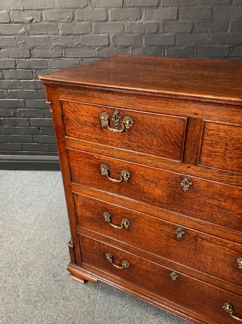 FINE QUALITY GEORGE III OAK CHEST OF DRAWERS - ADDITIONAL PHOTO 3
