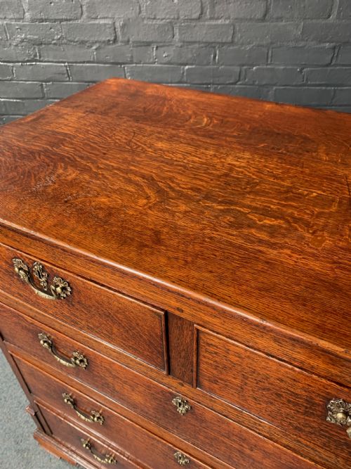 FINE QUALITY GEORGE III OAK CHEST OF DRAWERS - ADDITIONAL PHOTO 4