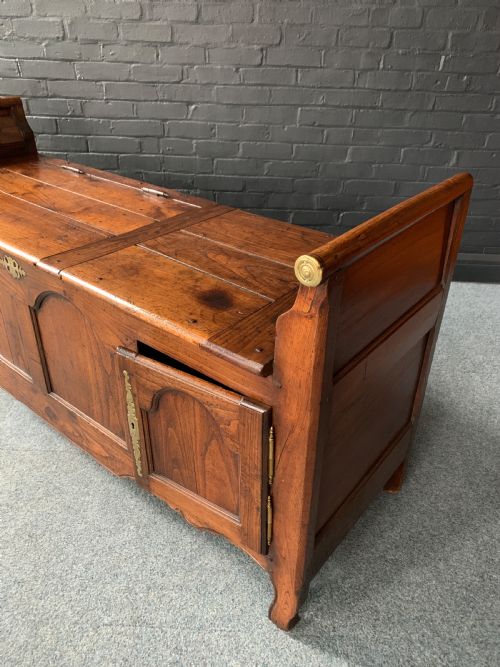 CONTINENTAL ANTIQUE 18TH OAK BENCHCOFFER - ADDITIONAL PHOTO 2