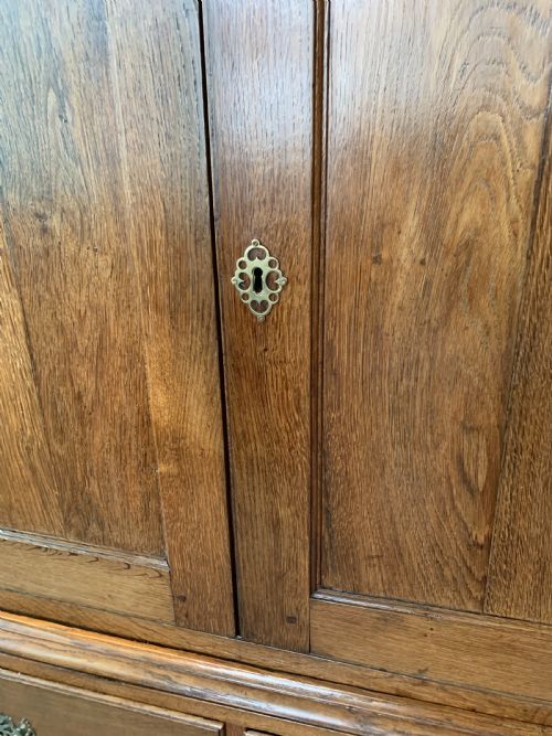 19TH CENTURY WELSH OAK LINEN PRESS LIVERY CUPBOARD - ADDITIONAL PHOTO 7