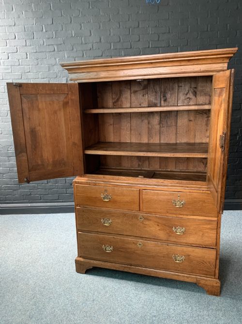 19TH CENTURY WELSH OAK LINEN PRESS LIVERY CUPBOARD - ADDITIONAL PHOTO 8