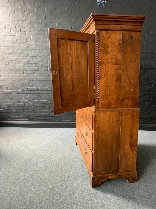 19TH CENTURY WELSH OAK LINEN PRESS LIVERY CUPBOARD - ADDITIONAL PHOTO 11