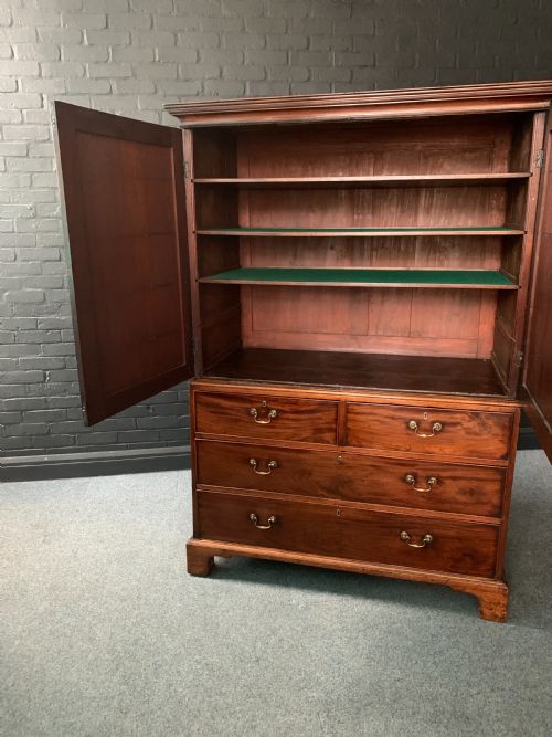 FINE GEORGE PERIOD MAHOGANY LINEN PRESS - ADDITIONAL PHOTO 3