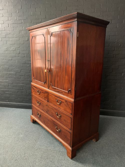 FINE GEORGE PERIOD MAHOGANY LINEN PRESS - ADDITIONAL PHOTO 5