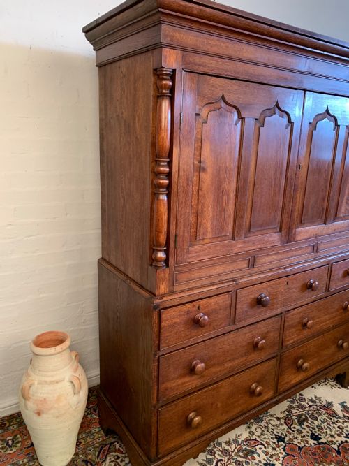 OAK LINEN PRESS LIVERY CUPBOARD - ADDITIONAL PHOTO 2