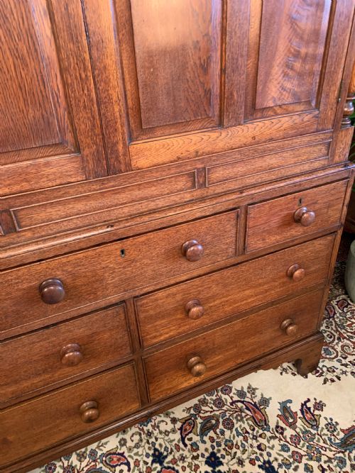 OAK LINEN PRESS LIVERY CUPBOARD - ADDITIONAL PHOTO 4