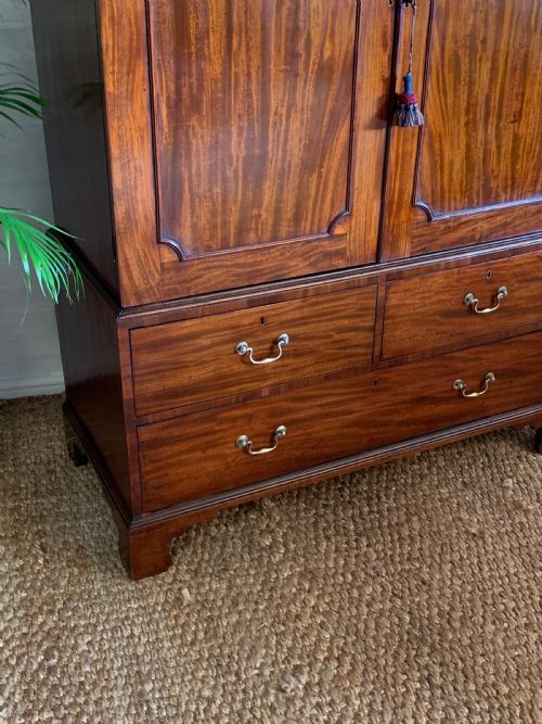 GEORGIAN MAHOGANY LINEN PRESS - ADDITIONAL PHOTO 1