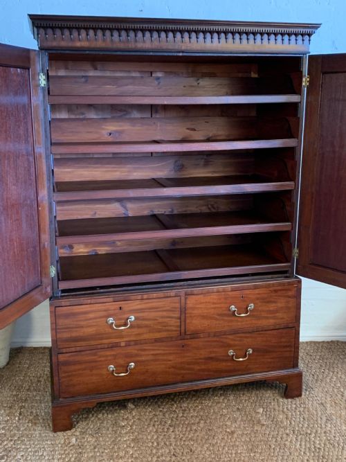 GEORGIAN MAHOGANY LINEN PRESS - ADDITIONAL PHOTO 2