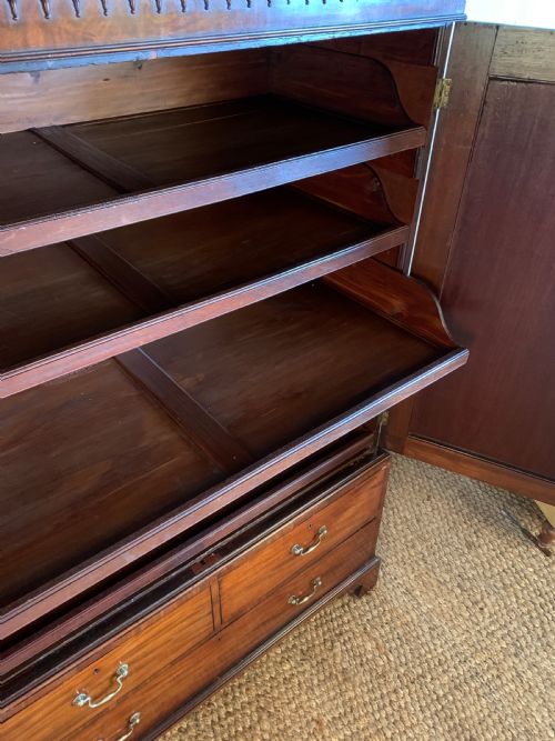 GEORGIAN MAHOGANY LINEN PRESS - ADDITIONAL PHOTO 3