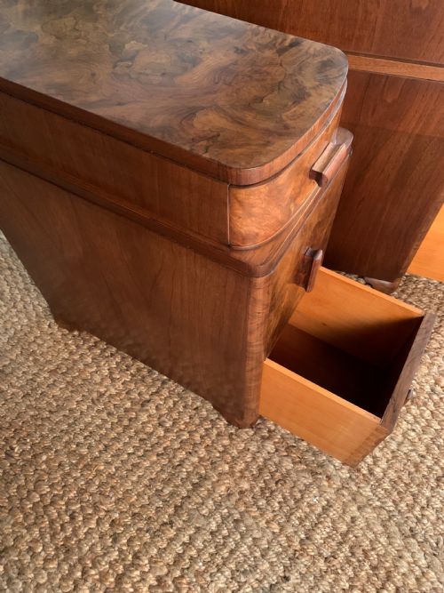 PAIR OF ART DECO BURR WALNUT BEDSIDES CABINET - ADDITIONAL PHOTO 5