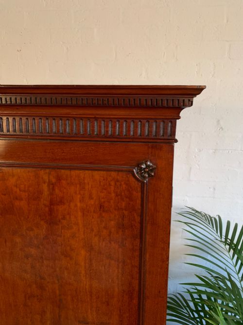 GEORGIAN MAHOGANY LINEN PRESS - ADDITIONAL PHOTO 3