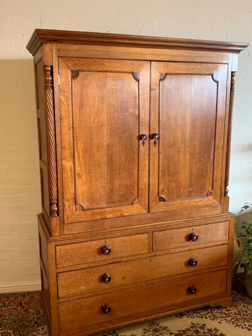 19TH CENTURY OAK HOUSEKEEPERS CUPBOARD - ADDITIONAL PHOTO 1