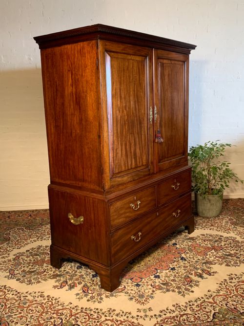 GEORGIAN MAHOGANY LINEN PRESS - ADDITIONAL PHOTO 1
