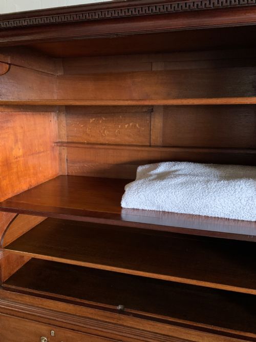 GEORGIAN MAHOGANY LINEN PRESS - ADDITIONAL PHOTO 4