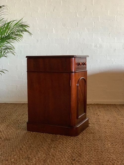 PAIR OF ANTIQUE VICTORIAN BEDSIDE CABINETS - ADDITIONAL PHOTO 7
