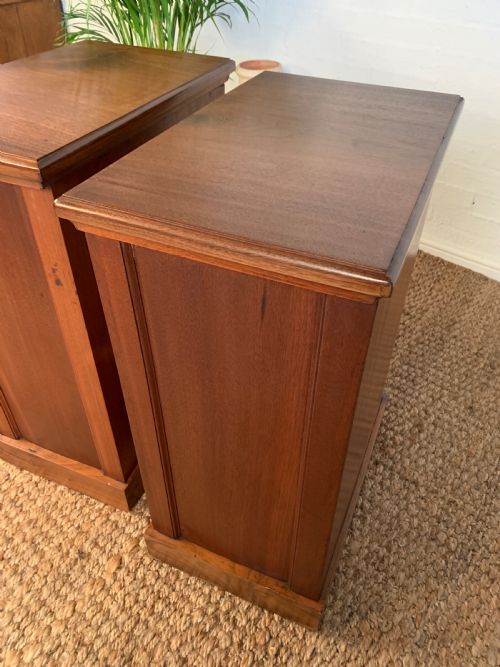PAIR OF ANTIQUE VICTORIAN WALNUT BEDSIDE CHESTS - ADDITIONAL PHOTO 6