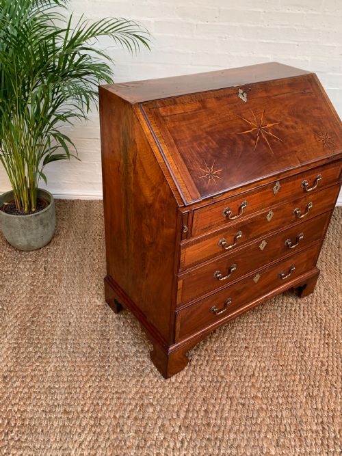 GEORGE II WALNUT BUREAU CIRCA 1740 - ADDITIONAL PHOTO 1
