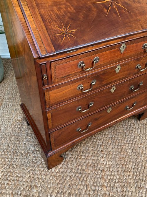 GEORGE II WALNUT BUREAU CIRCA 1740 - ADDITIONAL PHOTO 2
