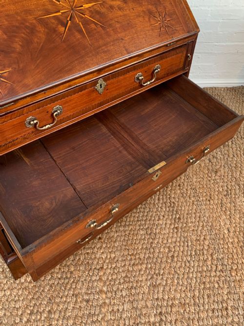 GEORGE II WALNUT BUREAU CIRCA 1740 - ADDITIONAL PHOTO 5