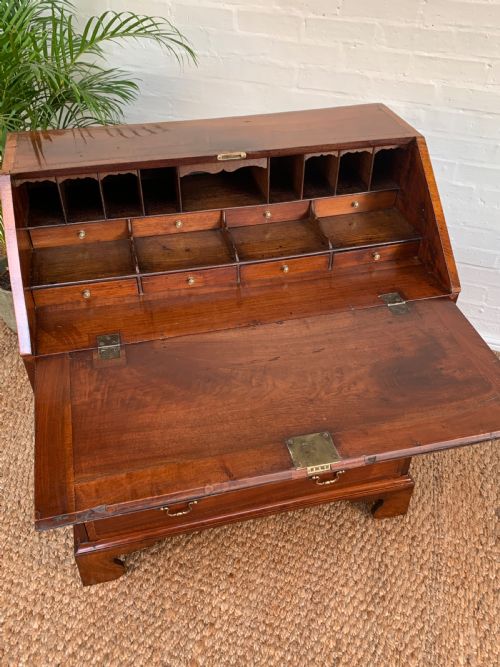 GEORGE II WALNUT BUREAU CIRCA 1740 - ADDITIONAL PHOTO 7