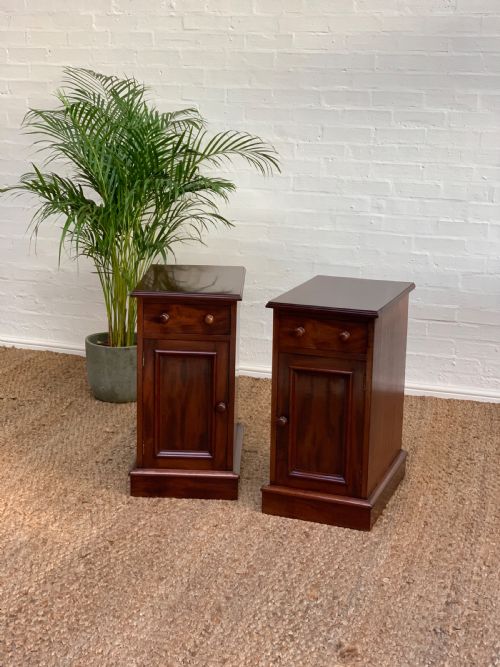 ANTIQUE MAHOGANY BEDSIDE NIGHTSTAND - ADDITIONAL PHOTO 1