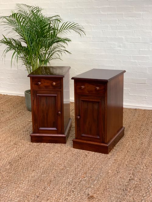 ANTIQUE MAHOGANY BEDSIDE NIGHTSTAND - ADDITIONAL PHOTO 2