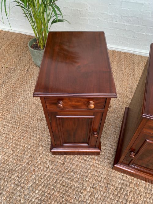 ANTIQUE MAHOGANY BEDSIDE NIGHTSTAND - ADDITIONAL PHOTO 4