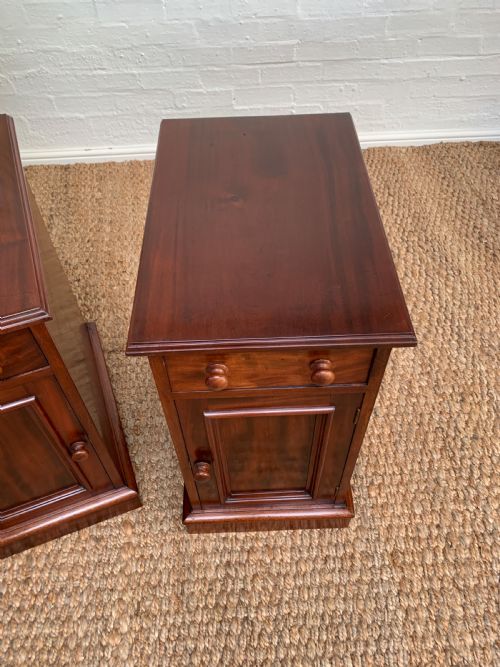 ANTIQUE MAHOGANY BEDSIDE NIGHTSTAND - ADDITIONAL PHOTO 5