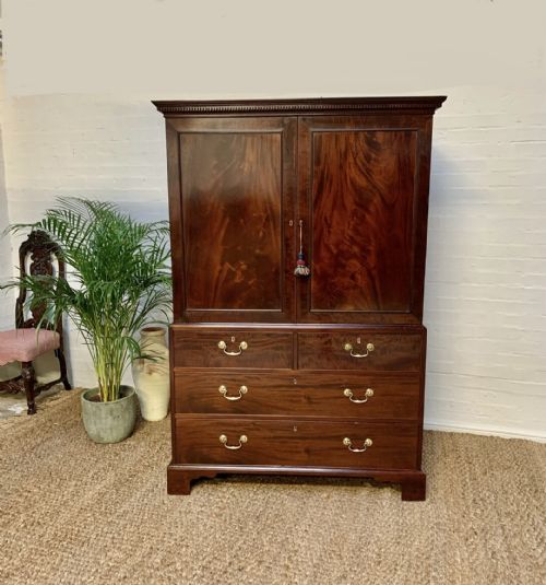 19th century mahogany linen press - CATEGORY: ANTIQUE CUPBOARDS - DATED 19TH CENTURY