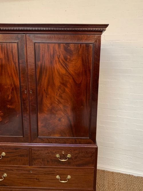 19TH CENTURY MAHOGANY LINEN PRESS - ADDITIONAL PHOTO 2