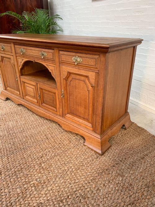 LARGE ANTIQUE 19TH OAK SIDEBOARD BUFFET - ADDITIONAL PHOTO 2