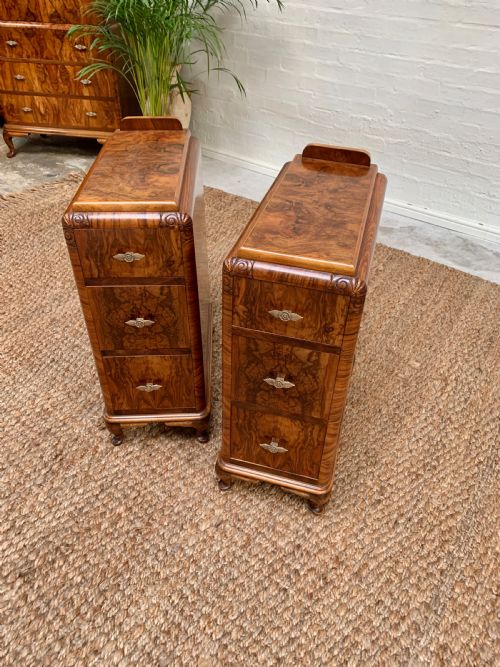 QUALITY FIGURED WALNUT BEDSIDE CABINETNIGHT STAND - ADDITIONAL PHOTO 25