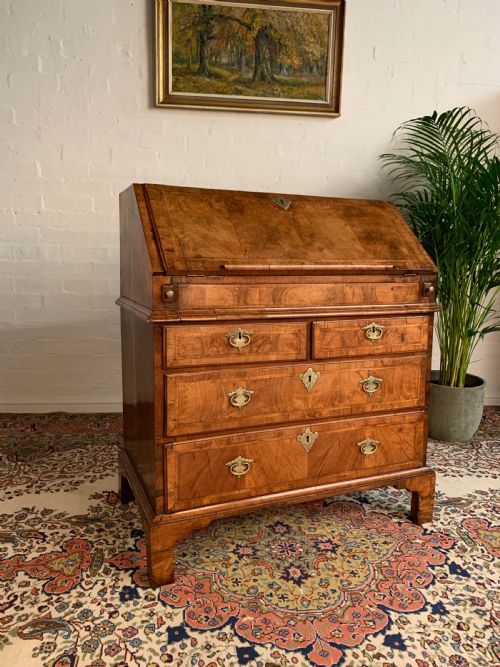 EARLY 18TH CENTURY WALNUT BUREAU - ADDITIONAL PHOTO 9